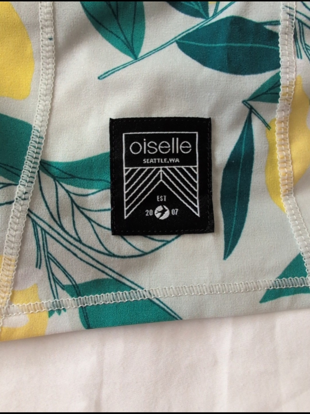 Oiselle Toolbelt Mac Roga Shorts. -- Size 4, Lemon Print - Picture 5 of 6
